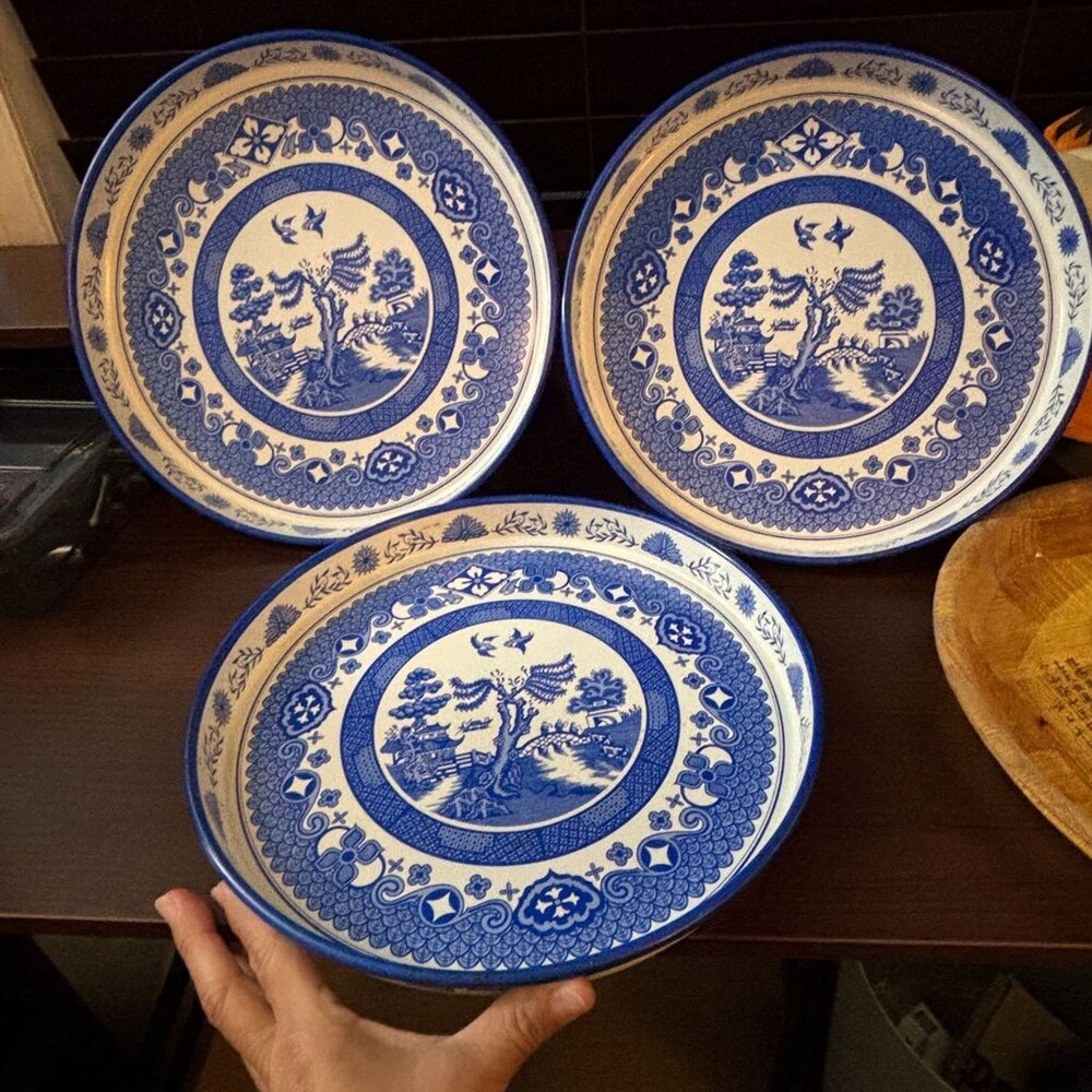 Blue Willow 12" Round Metal Serving Tray Enamelware Vintage Collectible